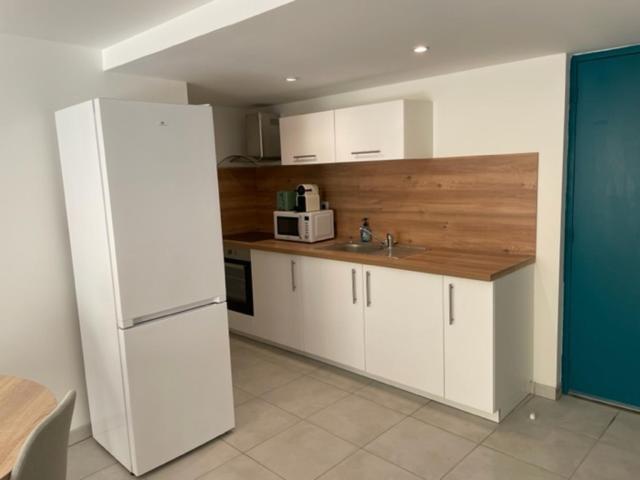 Appartement Climatise Avec Cour En Centre Ville Carpentras Exteriör bild