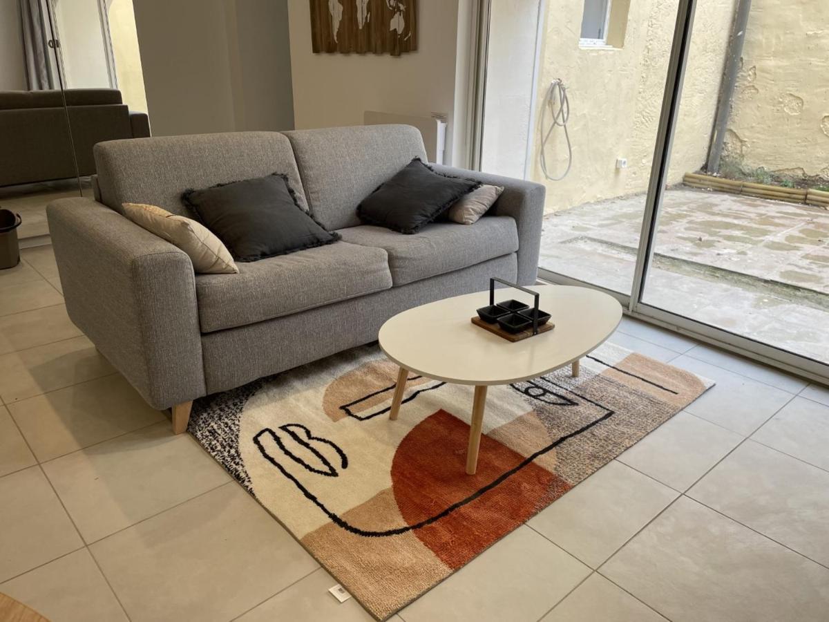 Appartement Climatise Avec Cour En Centre Ville Carpentras Exteriör bild