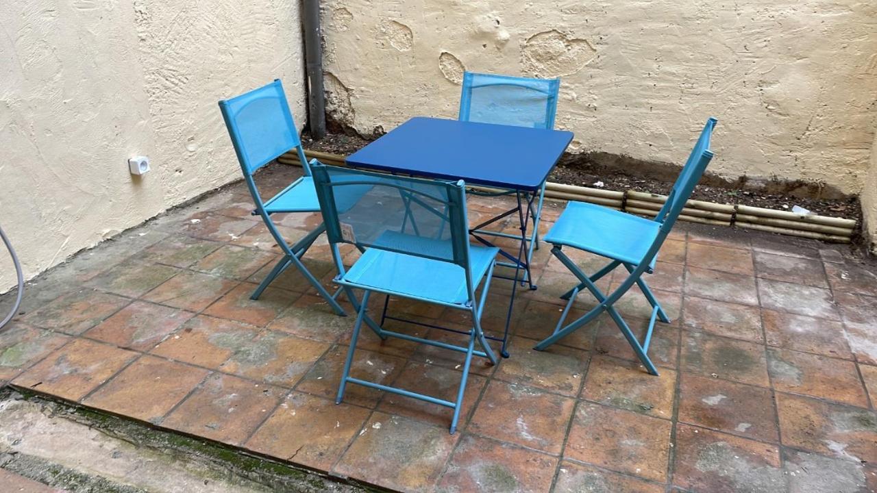 Appartement Climatise Avec Cour En Centre Ville Carpentras Exteriör bild