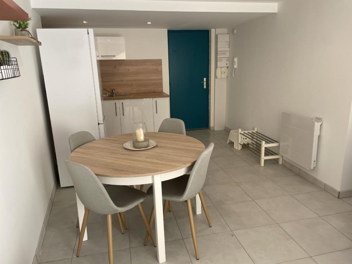 Appartement Climatise Avec Cour En Centre Ville Carpentras Exteriör bild
