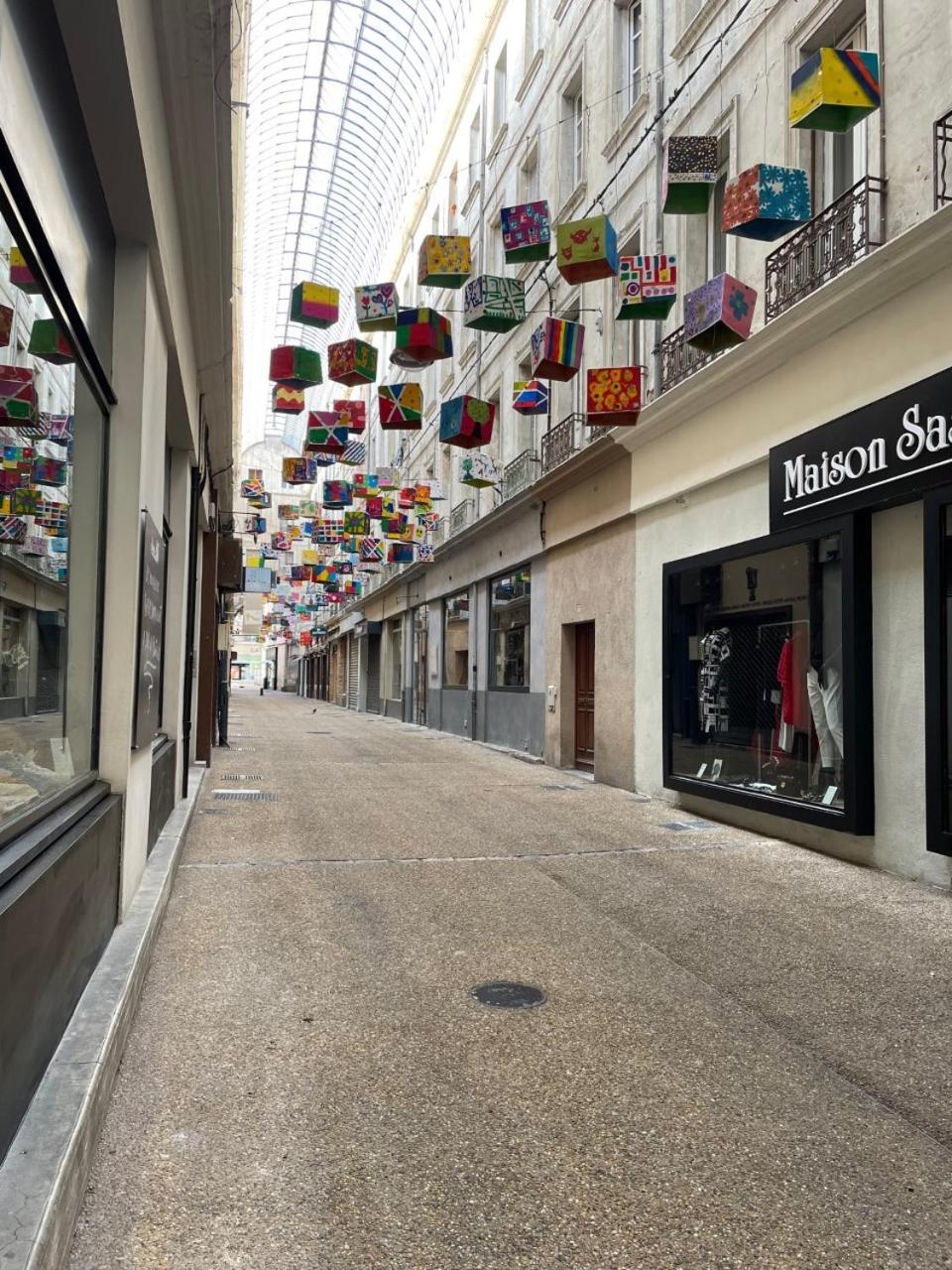 Appartement Climatise Avec Cour En Centre Ville Carpentras Exteriör bild